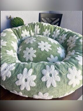 MEDIUM SIZE GREEN FLOWERS DAISY PET BED NEW